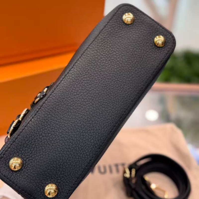 LOUIS VUITTON CAPUCINES BB 黑色牛皮斜背包 金色五金-3