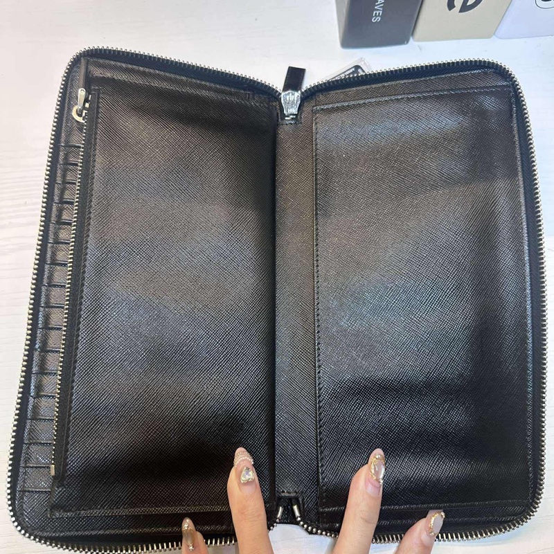 Prada防刮牛皮長夾 護照可放出國超方便-5