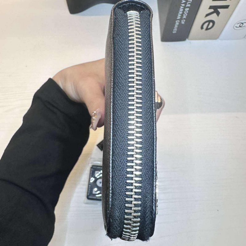 Prada防刮牛皮長夾 護照可放出國超方便-11