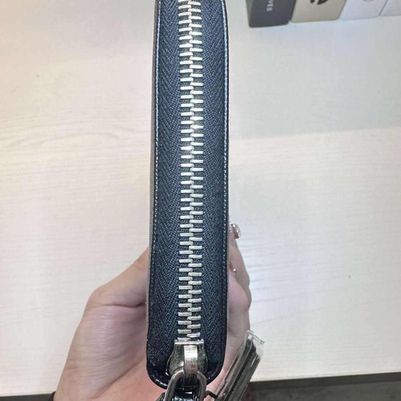 Prada防刮牛皮長夾 護照可放出國超方便-15