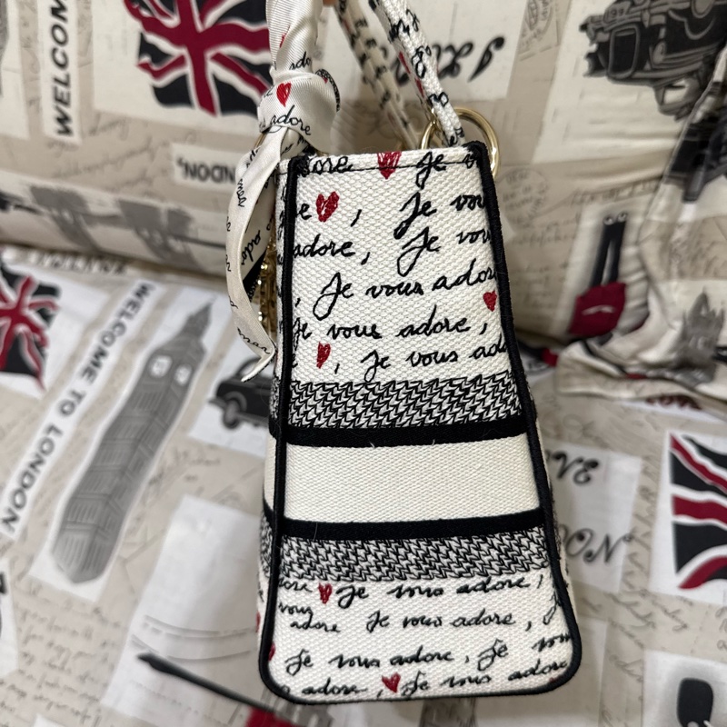 DIOR 白愛心刺繡LADY D-LITE-3