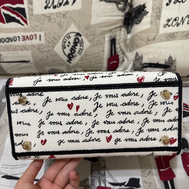 DIOR 白愛心刺繡LADY D-LITE-4