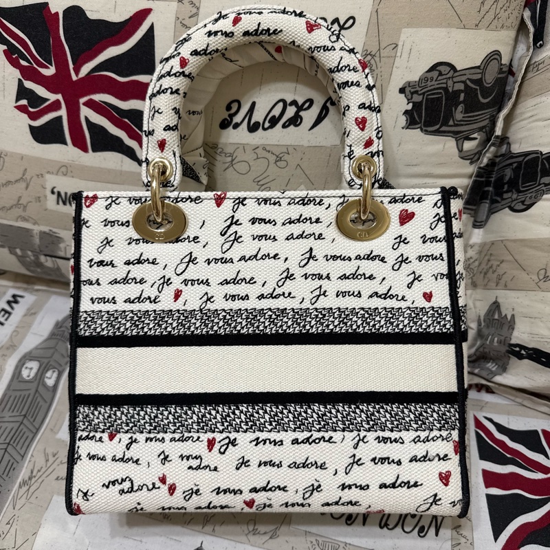 DIOR 白愛心刺繡LADY D-LITE-6