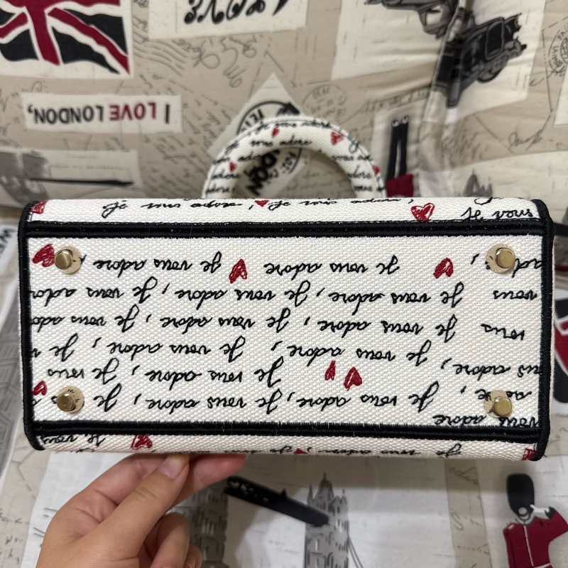 DIOR 白愛心刺繡LADY D-LITE-7