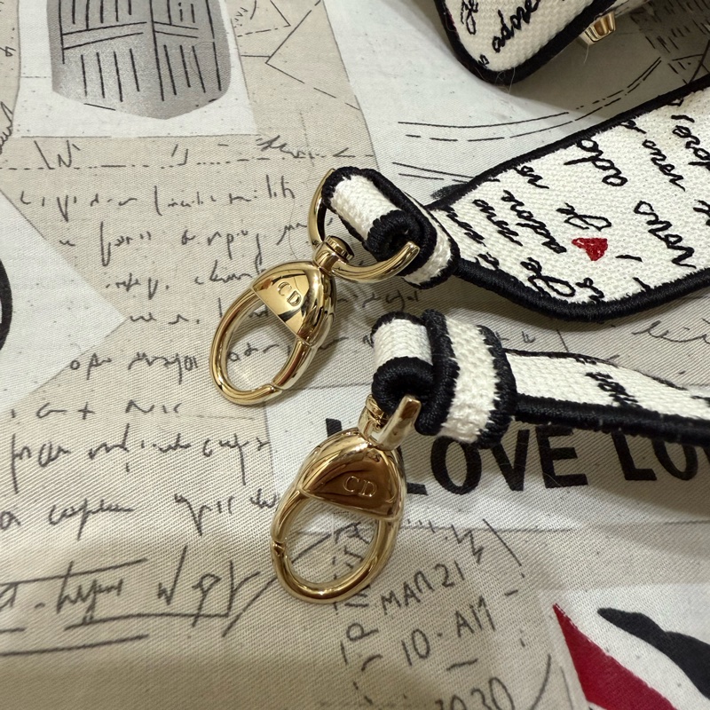 DIOR 白愛心刺繡LADY D-LITE-11