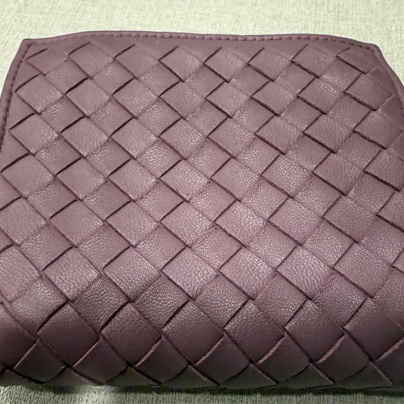 BOTTEGA VENETA INTRECCIATO 小羊皮手工編織短夾 (藕紫色)-6