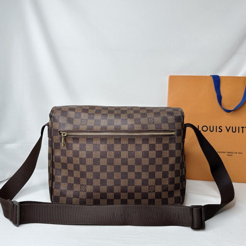 LV 棋盤格雙扣郵差包-1