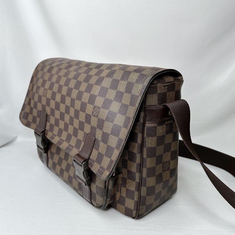 LV 棋盤格雙扣郵差包-2