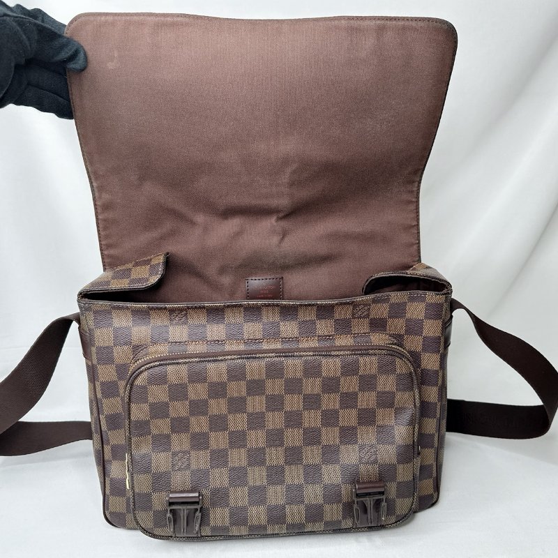 LV 棋盤格雙扣郵差包-6