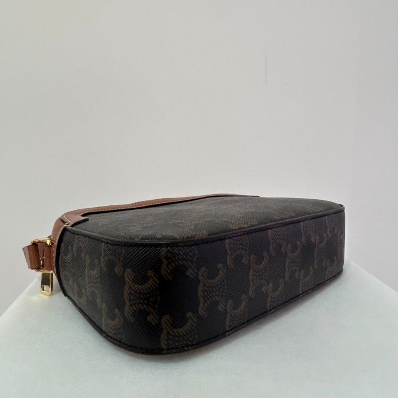 CELINE咖編字花小側背-7