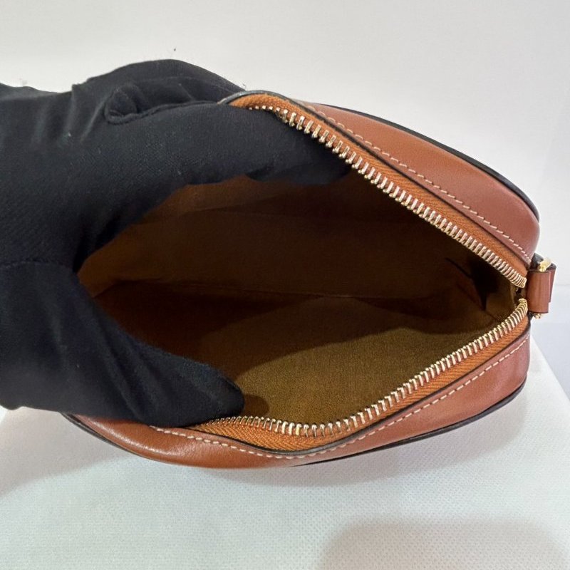 CELINE咖編字花小側背-8