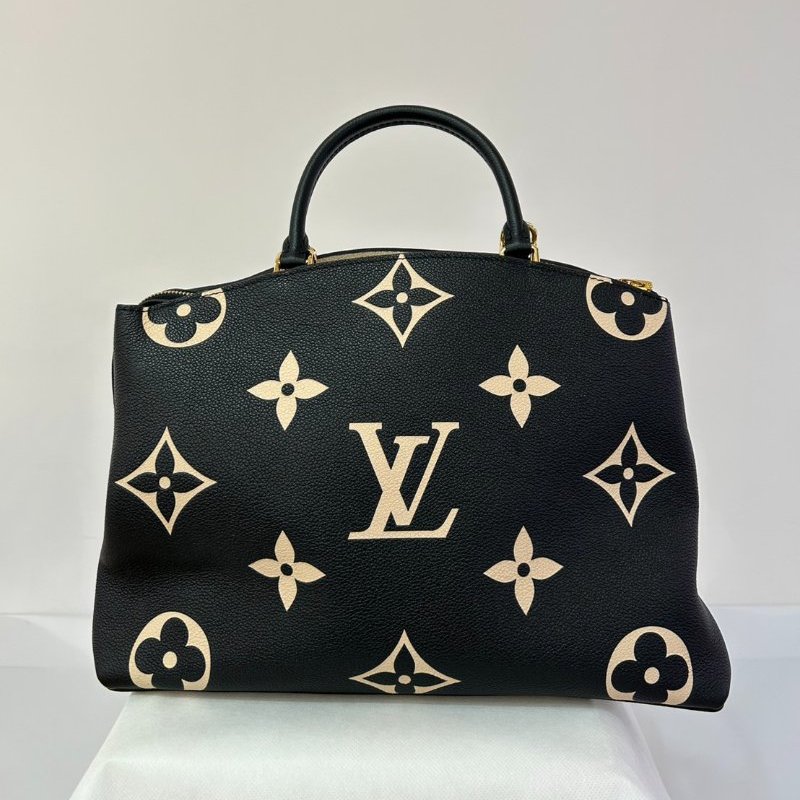 LV黑牛皮壓紋奶油色大Logo手提二用-1