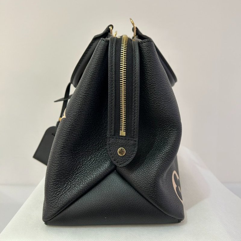 LV黑牛皮壓紋奶油色大Logo手提二用-3