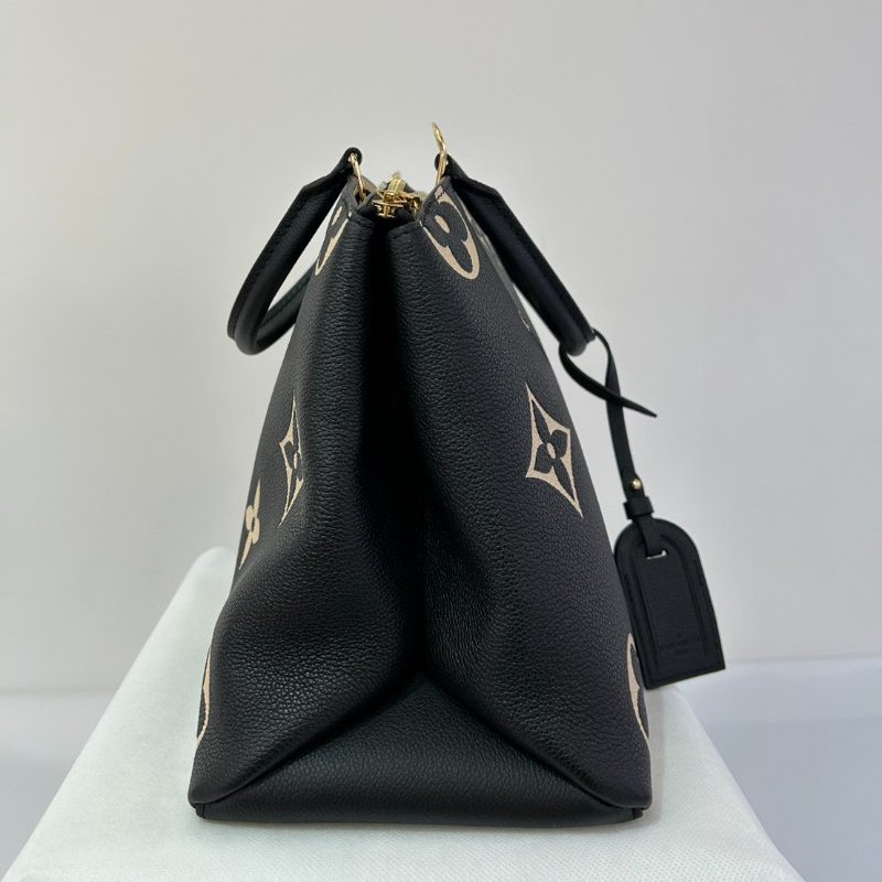 LV黑牛皮壓紋奶油色大Logo手提二用-4