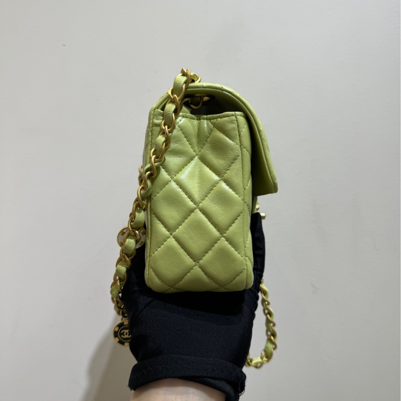 【全套💓】Chanel 23C彩色籌碼徽章綠色琺瑯扣方胖子單肩斜挎包-4