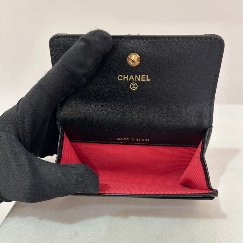 CHANEL黑羊皮金釦19卡包-6