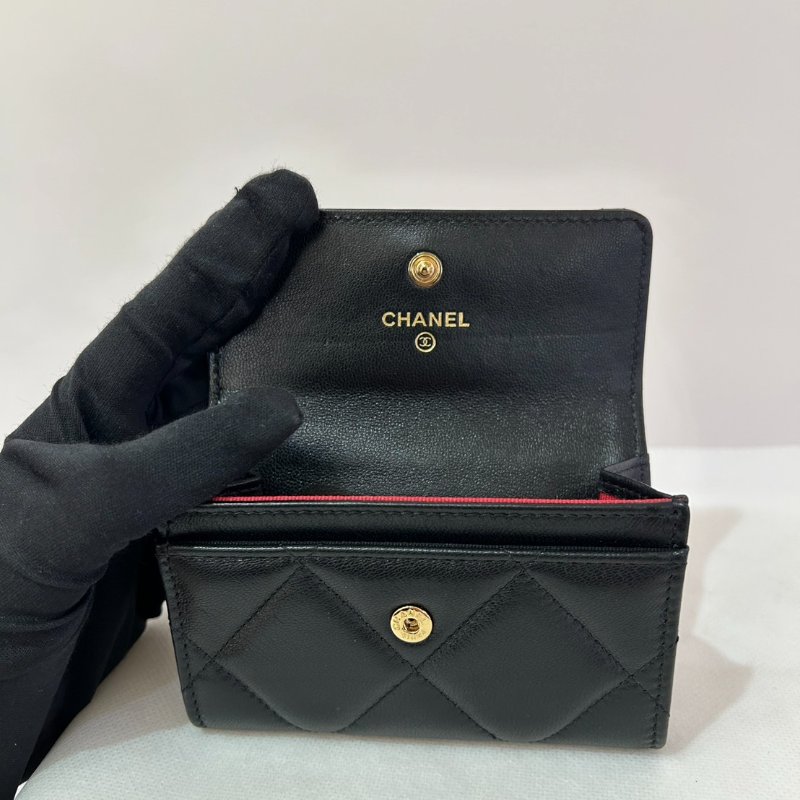 CHANEL黑羊皮金釦19卡包-7