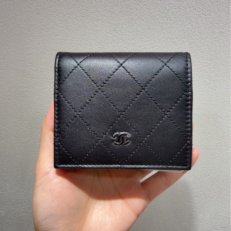【全🆕 閒置】 chanel 25c黑色菱格紋so black雙c logo短款對折錢包-2