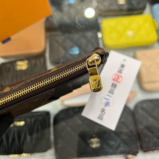 東區正精品㊣LOUIS VUITTON LV M69431字紋拼黑色皮革金釦L型拉鍊卡片夾鑰匙包零錢包 RZ5794-7