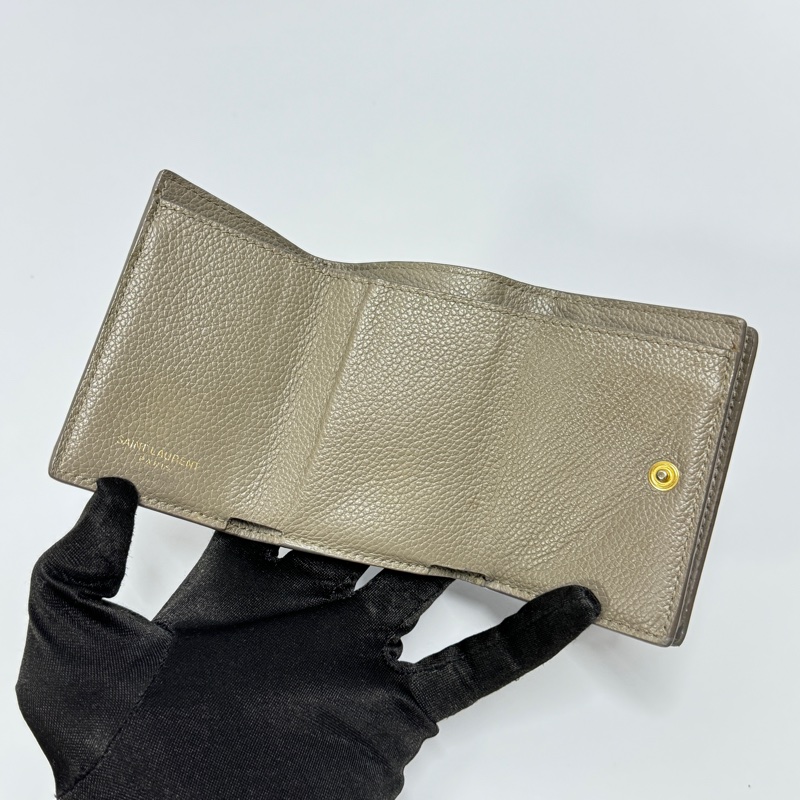 （超便宜🤩） YSL 聖羅蘭 經典款 三折短夾 專櫃22100！-7