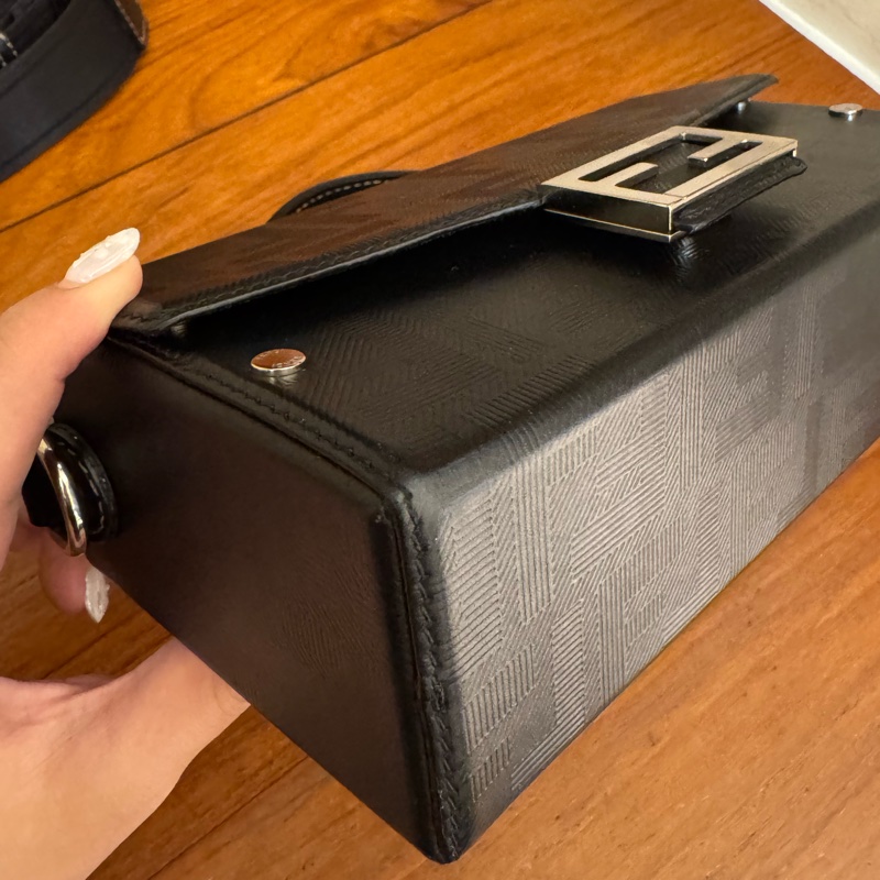 Fendi黑色硬殼手提兩用包-8