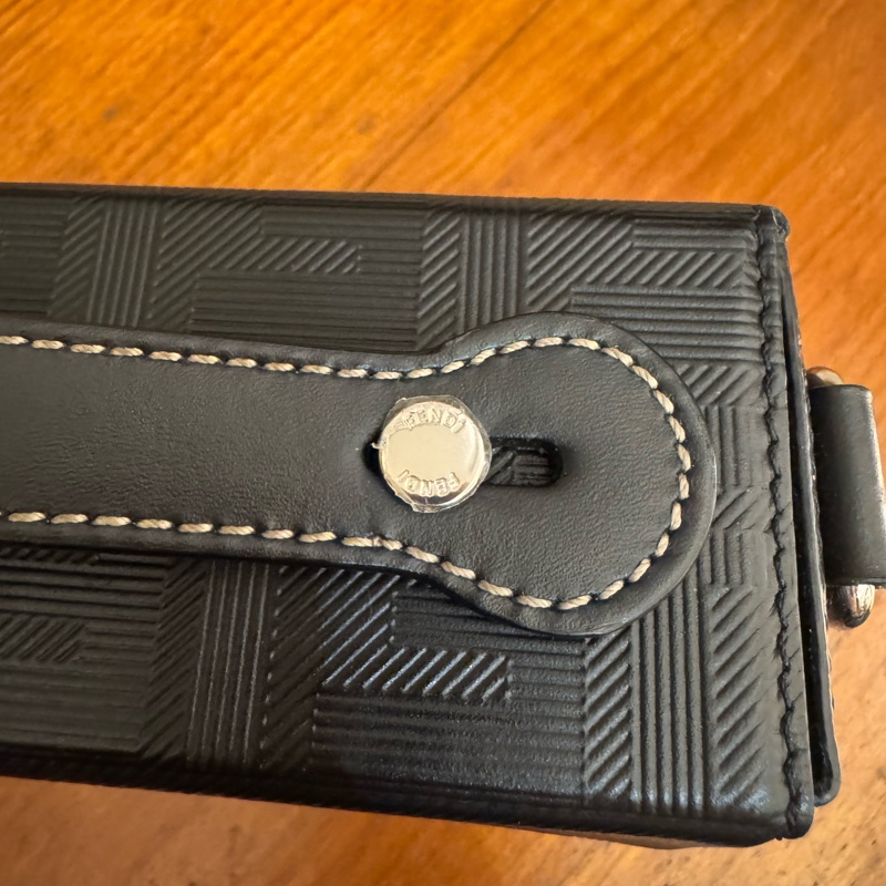 Fendi黑色硬殼手提兩用包-17