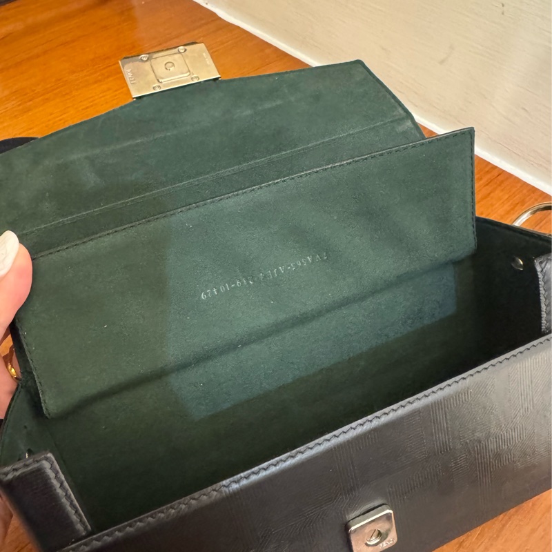 Fendi黑色硬殼手提兩用包-31