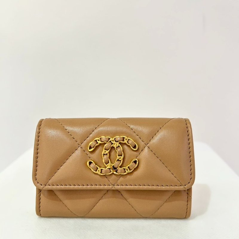 CHANEL奶茶色19系列二折釦卡夾-0
