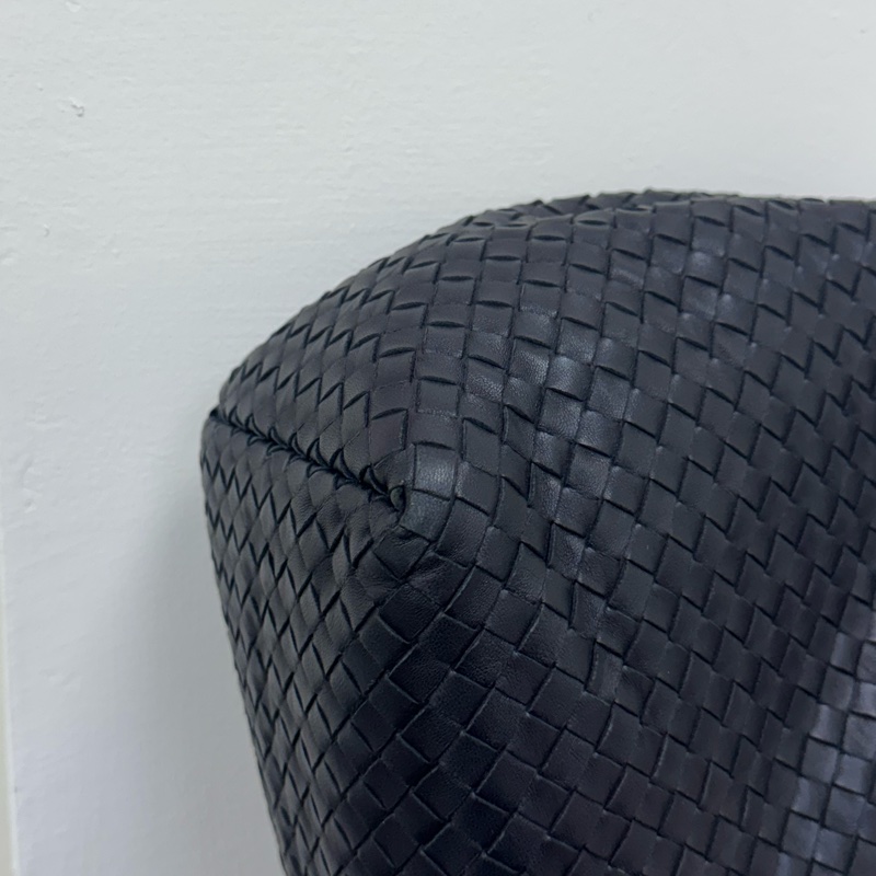 Bottega Veneta黑編織肩背包-17