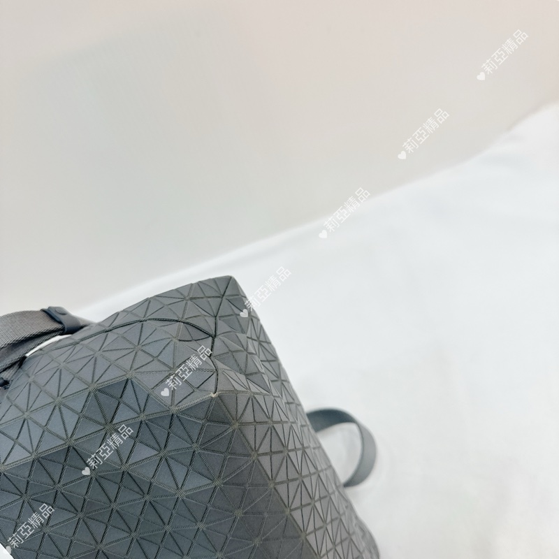 莉亞精品♡ 三宅一生 淺灰色斜背包 二手美包-6