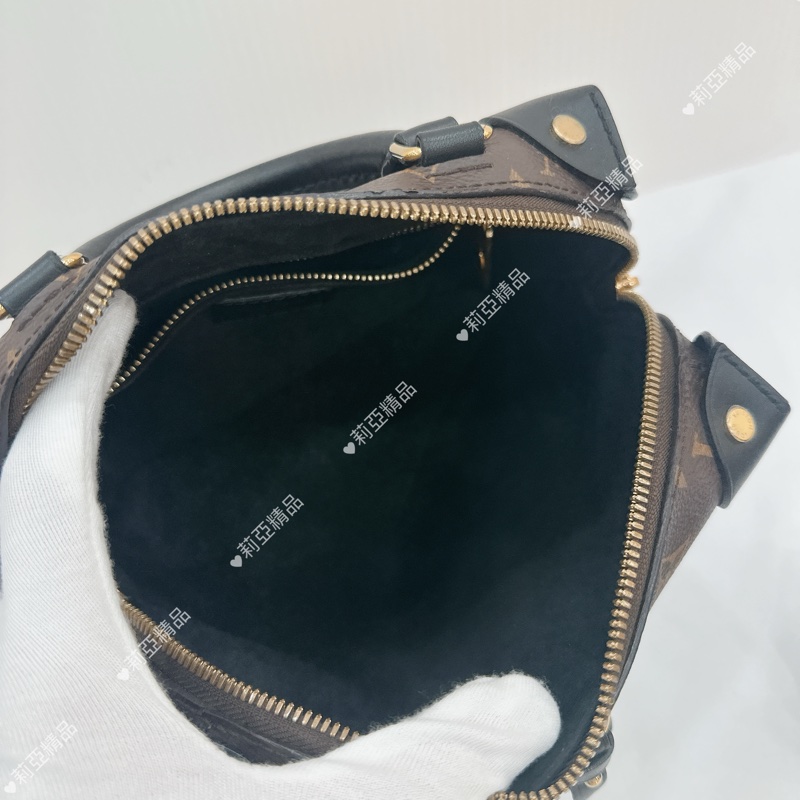 莉亞精品♡ LV 軟盒子包 九新美包-15