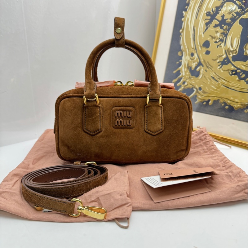 【全🆕 閒置】 MiuMiu 秋冬秀款麂皮保齡球 小方塊包 小號 手提包 斜挎包-0