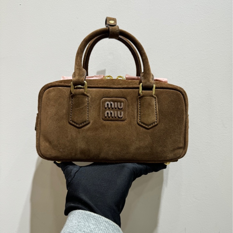 【全🆕 閒置】 MiuMiu 秋冬秀款麂皮保齡球 小方塊包 小號 手提包 斜挎包-1