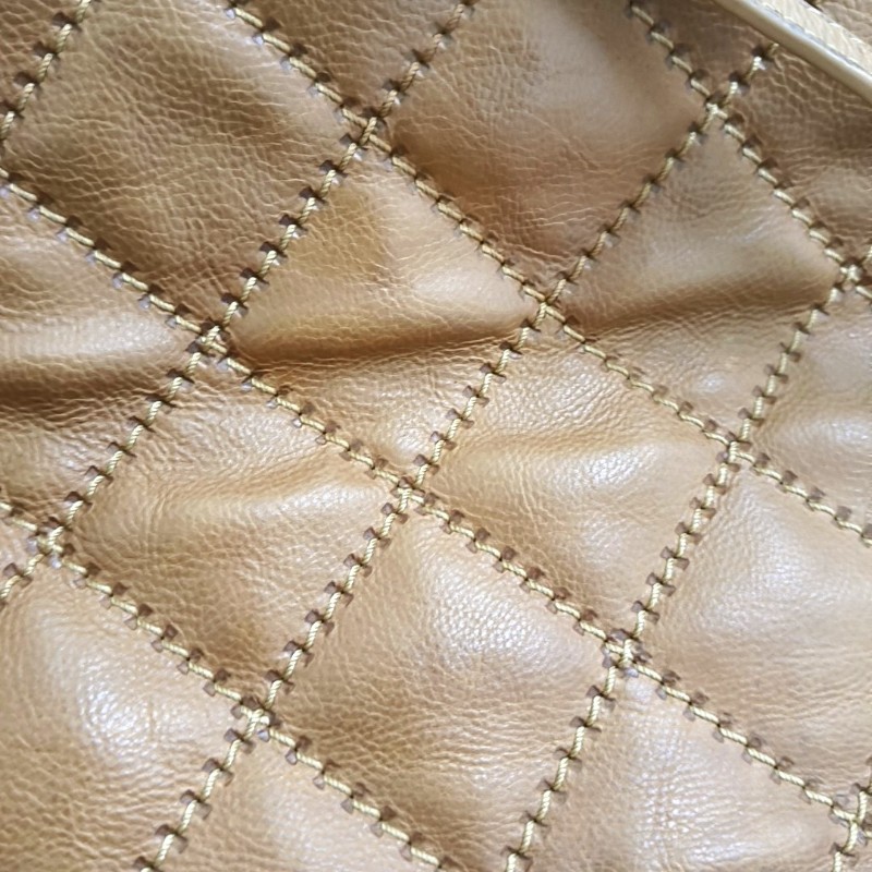 CHANEL 棕色牛皮菱格紋縫線斜挎包 金色五金-12