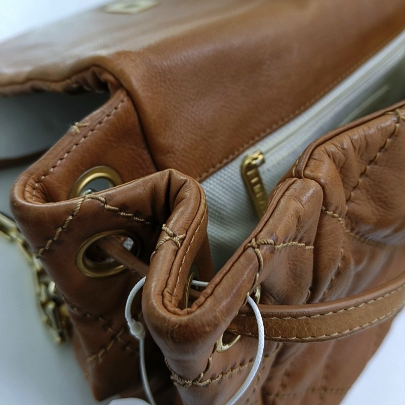 CHANEL 棕色牛皮菱格紋縫線斜挎包 金色五金-17