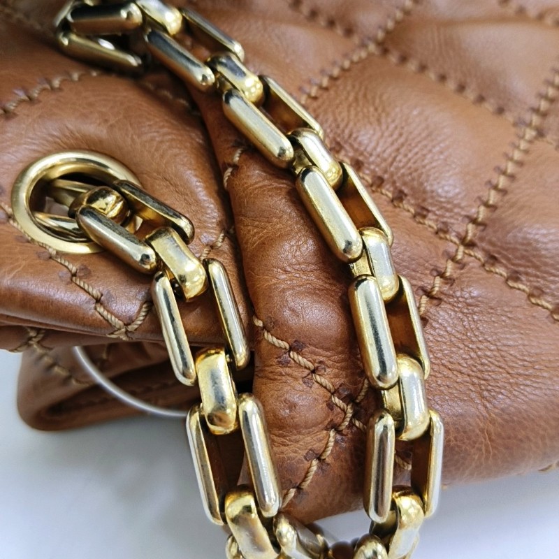 CHANEL 棕色牛皮菱格紋縫線斜挎包 金色五金-19