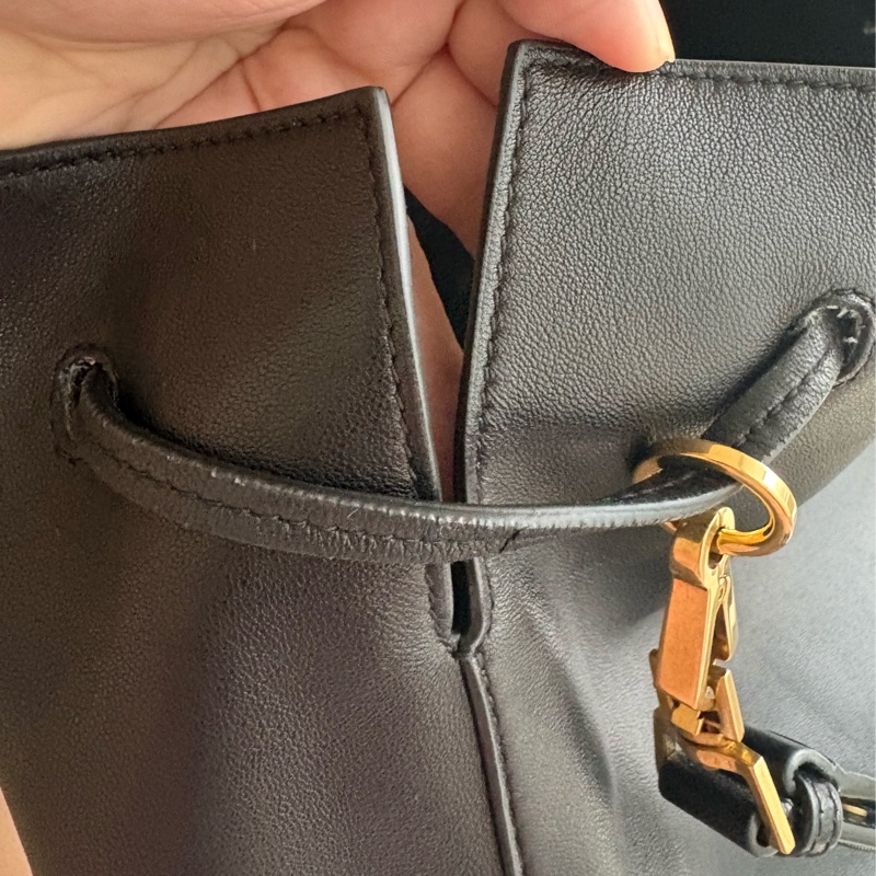 YSL 聖羅蘭 黑色 小羊皮 抽繩水桶包-11