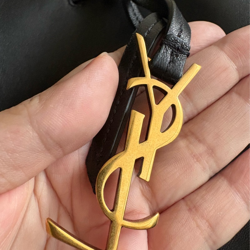 YSL 聖羅蘭 黑色 小羊皮 抽繩水桶包-15