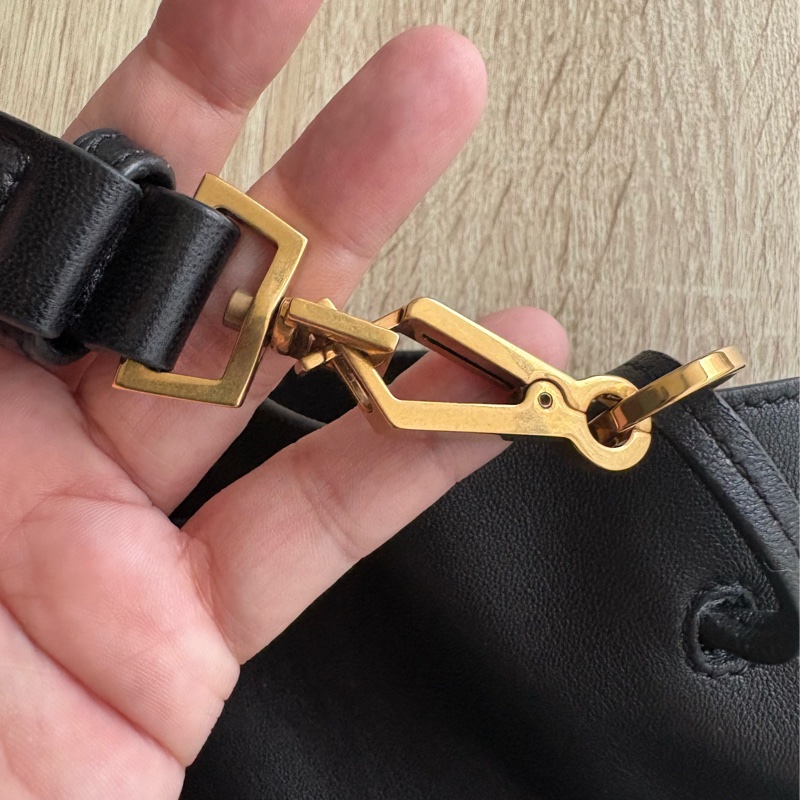 YSL 聖羅蘭 黑色 小羊皮 抽繩水桶包-19