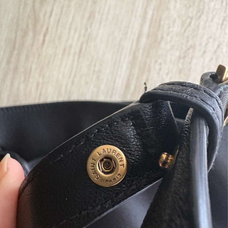 YSL 聖羅蘭 黑色 小羊皮 抽繩水桶包-21