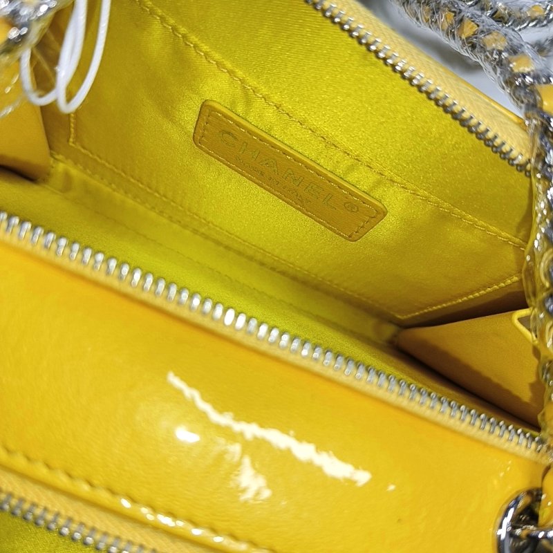 CHANEL 黃色漆皮萎格紋絎縫單肩包 銀色五金 20開-6