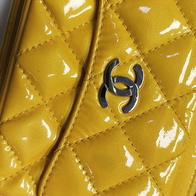 CHANEL 黃色漆皮萎格紋絎縫單肩包 銀色五金 20開-8