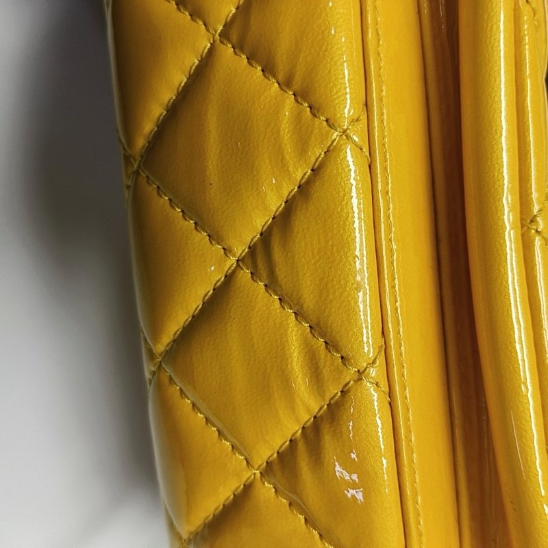 CHANEL 黃色漆皮萎格紋絎縫單肩包 銀色五金 20開-11