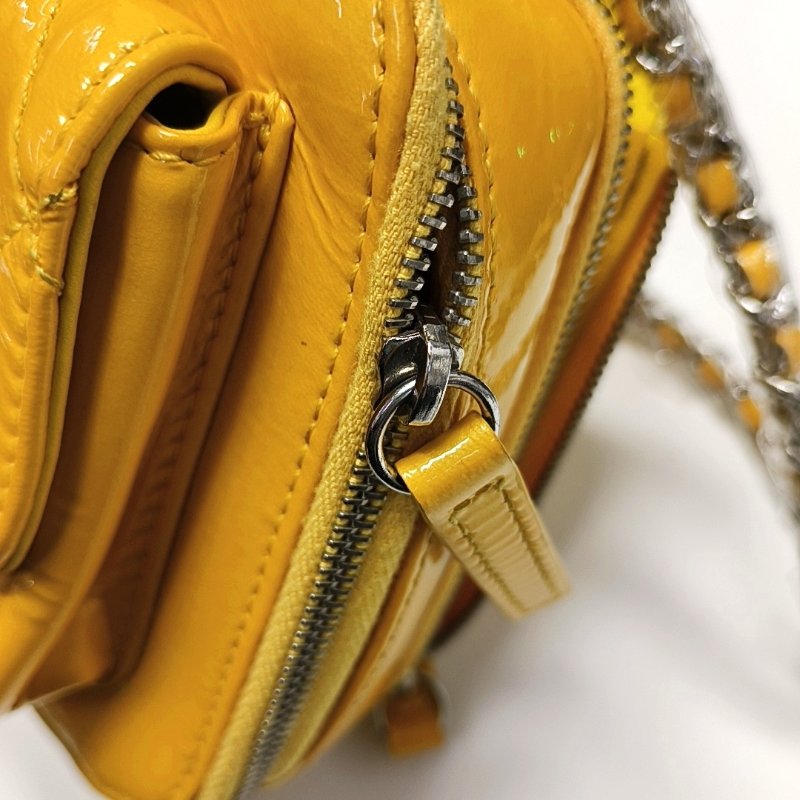 CHANEL 黃色漆皮萎格紋絎縫單肩包 銀色五金 20開-13