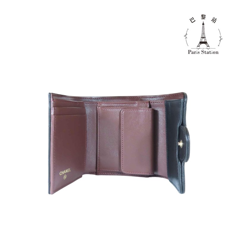 【巴黎站二手名牌專賣店】*現貨*CHANEL 香奈兒 真品*黑色山型紋羊皮銀雙C釦式短夾-3