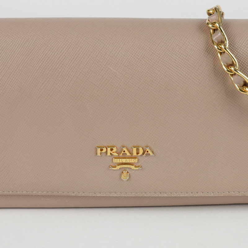 PRADA 1MT290 金屬標誌鏈條皮夾斜背包-1