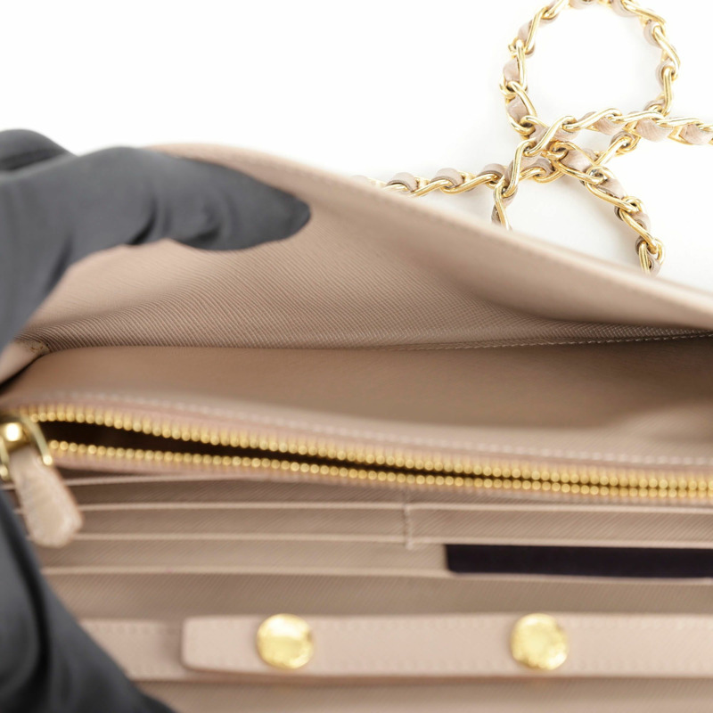 PRADA 1MT290 金屬標誌鏈條皮夾斜背包-14