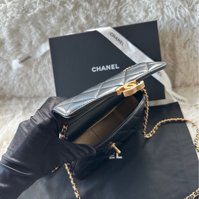 【配件：防塵袋 💕】Chanel 24A 珍珠鏈 鑽石logo鏈條 黑金 羊皮 手提 斜挎 單肩-6