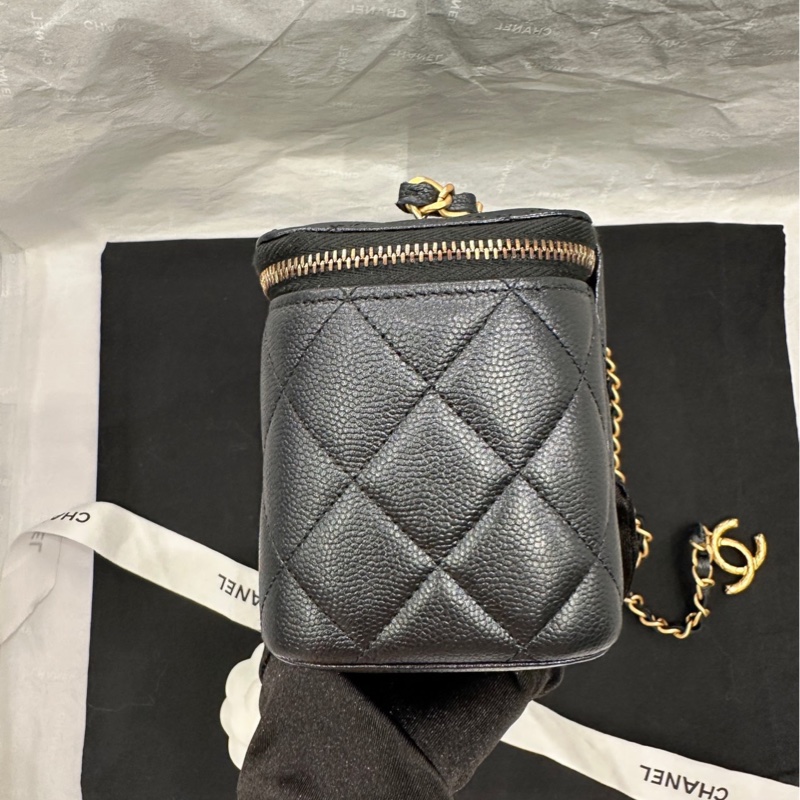 【配件:防塵袋 💕】Chanel 24s 浮雕logo鏈條 ot扣 黑金色 長盒子包 可斜挎單肩 荔枝牛皮-2