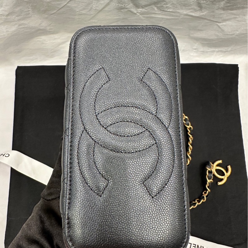 【配件:防塵袋 💕】Chanel 24s 浮雕logo鏈條 ot扣 黑金色 長盒子包 可斜挎單肩 荔枝牛皮-3